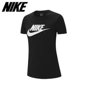 [나이키] 여성용 NSW 에센셜 아이콘 퓨추라 반팔티 BV6169_010_