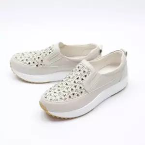 [다잇템] 여성 펀칭 SS 클래식 통기성 쾌적한 슬립온