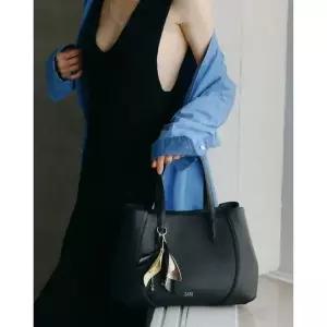 [NS홈쇼핑]DCBA6E553BK 닥스 [RIA] 블랙 소가죽 플라워 참장식 토트백 M[35675679]