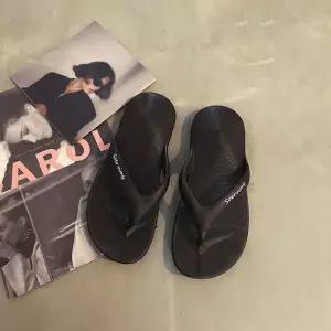 심플 레터링 남녀공용 커플 기본 쪼리 여름 슬리퍼여행용 캐주얼쪼리 비치 비치쪼리