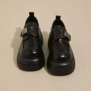 진피 학생 통굽 소가죽 여자플랫워커 로퍼 메탈릭 ible5