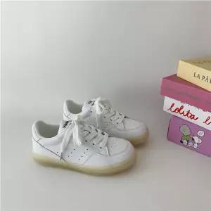 야무치 여친 화이트 가을 데일리룩 신발 운동화 캔버스화 원파 슈즈 스트리트패션 KUK3