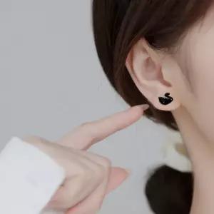 제니블링 블랙 스완 큐빅 귀걸이