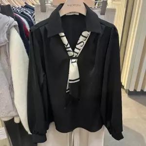 밀스튜디오 HC06 카라 브이넥 블라우스 카라 브이넥 블라우스 LS2BLS101BKO