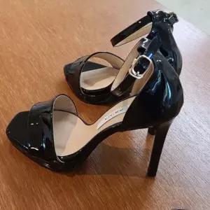 국내제작구두 국내제작 에나멜 가보시 발목 스트랩 샌들힐 킬힐Y