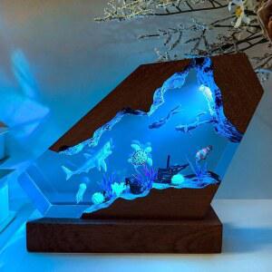 MASDEC 상어 레진 램프 나무 베이스가 있는 USB 구동 오션 나이트 라이트 가변 조명 홈 오피스용 장식 해양 애호가를 위한 스쿠버 다이빙 선물 그와 그녀를 독특한 선물(S 6