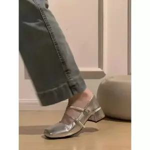 셉띠엠브레 가을 빈티지 메리제인슈즈 키높이 여성스트랩힐 슈즈 프렌치 펌프스 실버 UNO3