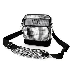 리듬 P2 POC를 위한 캐리백 핏, 추가 액세서리를 포켓이 있는 캐리백, 지퍼가 달린 하단 수납공간, 패딩 처리된 조절 가능한 어깨 스트랩 / 블랙 앤 화이트 하운드투스 프린트