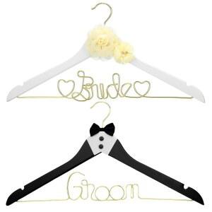 턱시도 정장 신부 들러리 결혼 선물 파티 샤워를 위한 유순틱 2종 행거 신랑 나무 웨딩드레스 행거(보타이와 베이지 플라워 포함)