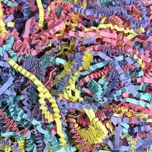 크링클 컷 페이퍼 슈레드 - 5.3온스 플러피 기프트 박스 필러, 크리스마스, 결혼식, 생일을 위한 바구니 스터핑 | 장식용 포장 잔디, 파티 장식 (피에스타 블렌드)