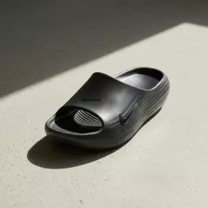 나이키 리액트X 리주버네이트 슬라이드 HV4479-001 쿠션 슬리퍼