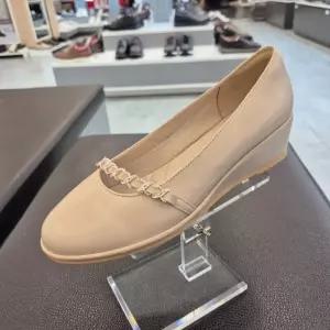 엘칸토 HC11 양가죽 여성 펌프스 4CM 웨지 세미정장 펌프스  Y6V9U61H335