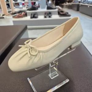 엘칸토 HC11 양가죽 여성 플랫 1CM 세미정장 플랫 펌프스  Y7V3U61H339