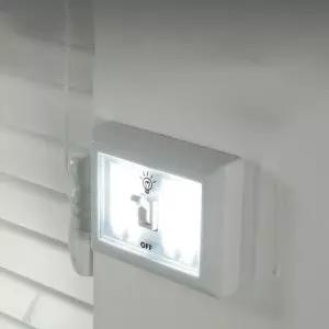 Coms LED 스위치 벽면등 사각 10 LED 4 x AA 벽등