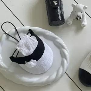 여름 구삐 핀 애견 챙모자 레이스 꽃 블랙앤화이트