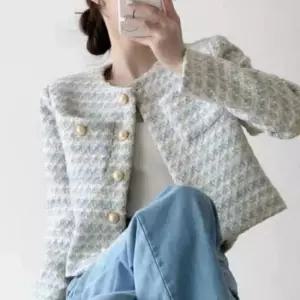 [옷은날개] 여성 트위드 자켓 라운드넥 노카라 진주 단추 하객룩 오피스룩