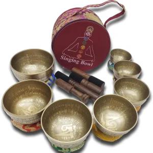 쿠시 티베트 노래 그릇 차크라 세트 손으로 조각한 부처님 만트라와 상징 일곱 개의 신성한 소리 세트.