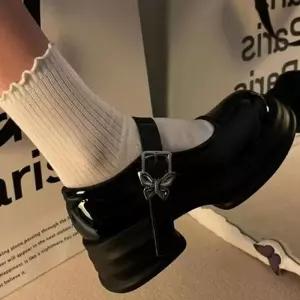 [오노마] ONM 여성 나비 스트랩 통굽 에나멜 플랫슈즈 편안한 발