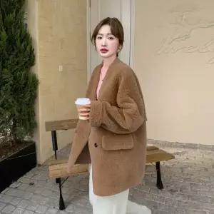 롱 겨울 여성패션 모피 코트 브이넥 램스울 가죽 퍼 일체형 DL4