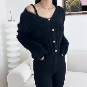 블레오 여자 페이크 앙고라 크롭 탑 가디건 세트 DM2601081566