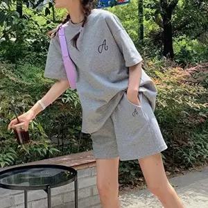 결혼식투피스 라운드 반팔티 밴딩팬츠 자수레터링 캐주얼 투피스