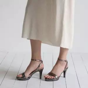 국산구두 국내제작 에나멜 베이직 가보시 발등 스트랩 샌들힐Y