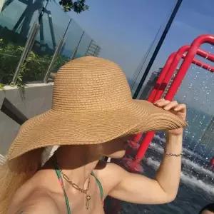 여성 창 넓은 밀집 여름 모자 바캉스 휴가