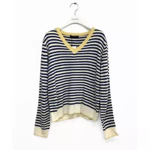 반에이크 세이브존05 레터 스트라이프 브이넥 니트 VB52KTU301Z