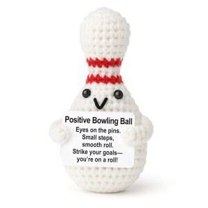 위밍 포지티브 스포츠 모티브 u2013 미니 크로셰 볼링 볼 플러시, 메시지 사인, 핸드메이드 4인치, 스트라이크 골, 책상 장식, 연중 장려
