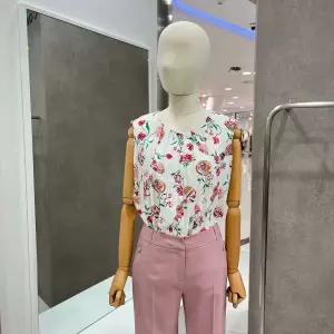 꼼빠니아 플라워 패턴 민소매 블라우스 CAEU3-WKT010