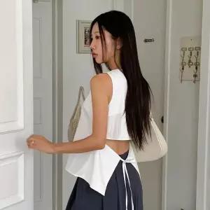 [디작소]코튼 뒷트임 스트랩 스퀘어넥 나시 블라우스 (39782765)