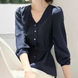 [하프클럽/블랙퀸]브이넥 허리매듭 오픈 블라우스 blk004581