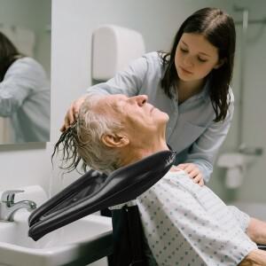 호환 팽창식 샴푸 베개  침대에 누워있는 사람  노인 돌봄  홈 살롱휴대용 머리 세척 목 지지 쿠션  간편