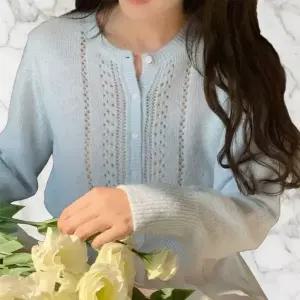 [하프클럽/]여성 여리한 스카시 디자인 크롭 라운드넥 니트 가디건