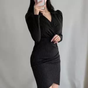 [신상오픈런]여성 브이넥 카라 스트라이프 튤립 원피스 (44091846)