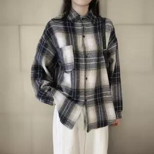 [신상오픈런]여성 체크 패턴 루즈핏 기모 긴팔 셔츠 (44092090)
