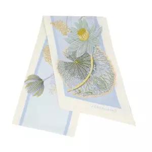 [페라가모] 여성 수련 프린트 방도 스카프(32 1238 0790151)