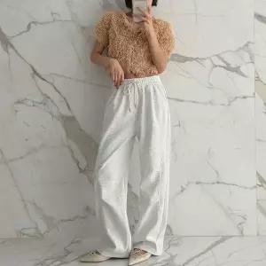 [하프클럽/]여성 핀턱 커브 컷 루즈핏 와이드 트레이닝 팬츠 봄