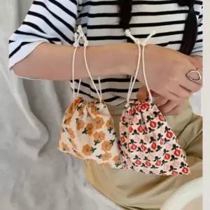 [신상오픈런]여성용 트렌디 패턴 다용도 복조리 파우치 (44092305)