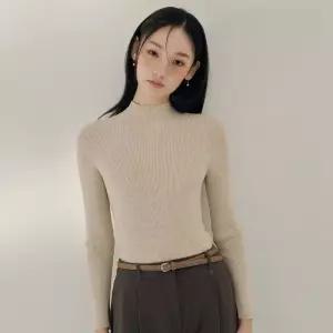 백화점 로엠 올데이니트 반넥 골지 스웨터 RMKAF4TR02찜하기