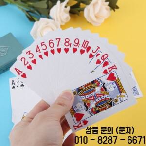 포커 마술 표시된 스트리퍼 데크 플레잉 카드 클로즈업 거리 착시