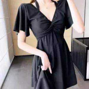 [하프클럽/셀러허브_여성트랜드패션]여성 쁘띠 짧은 V넥 반소매 SS 드레스