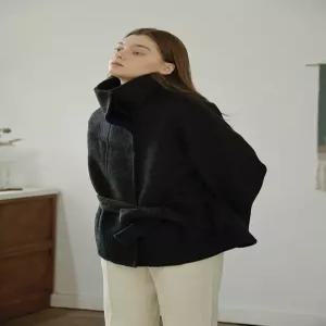 알파카울 핸드메이드 벨티드 하이넥 코트(1colors)차콜_YJ10WNHJK32