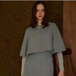 [롯데백화점]DEWL 스칼럽라인 핸드메이드 자켓 D254MSF558