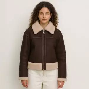 [로르 서울] [택가 590,000원] 시그니처 크랙 레더 양모 시어링 리얼 무스탕_SOJK251106