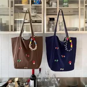 [콩심팥심]양면 버섯 자수 빅사이즈 숄더백 가방 보부상 에코백