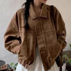 여성 캐주얼 깔끔핏 데일리룩 데이트룩 스웨이드 루즈핏 밑단밴딩 패션 숏자켓