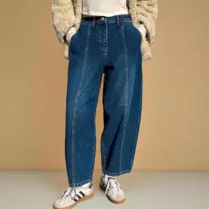 [신상오픈런]여성 절개 기모 커브드 와이드핏 워싱 청바지 (44092326)