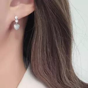 [신상오픈런]여성용 큐빅볼 하트 볼륨 귀걸이 (44092184)