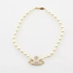 [비비안웨스트우드]비비안웨스트우드 26SS 오알비 펄 바스 릴리프 초커 여성 목걸이 63010106 02R202 R202